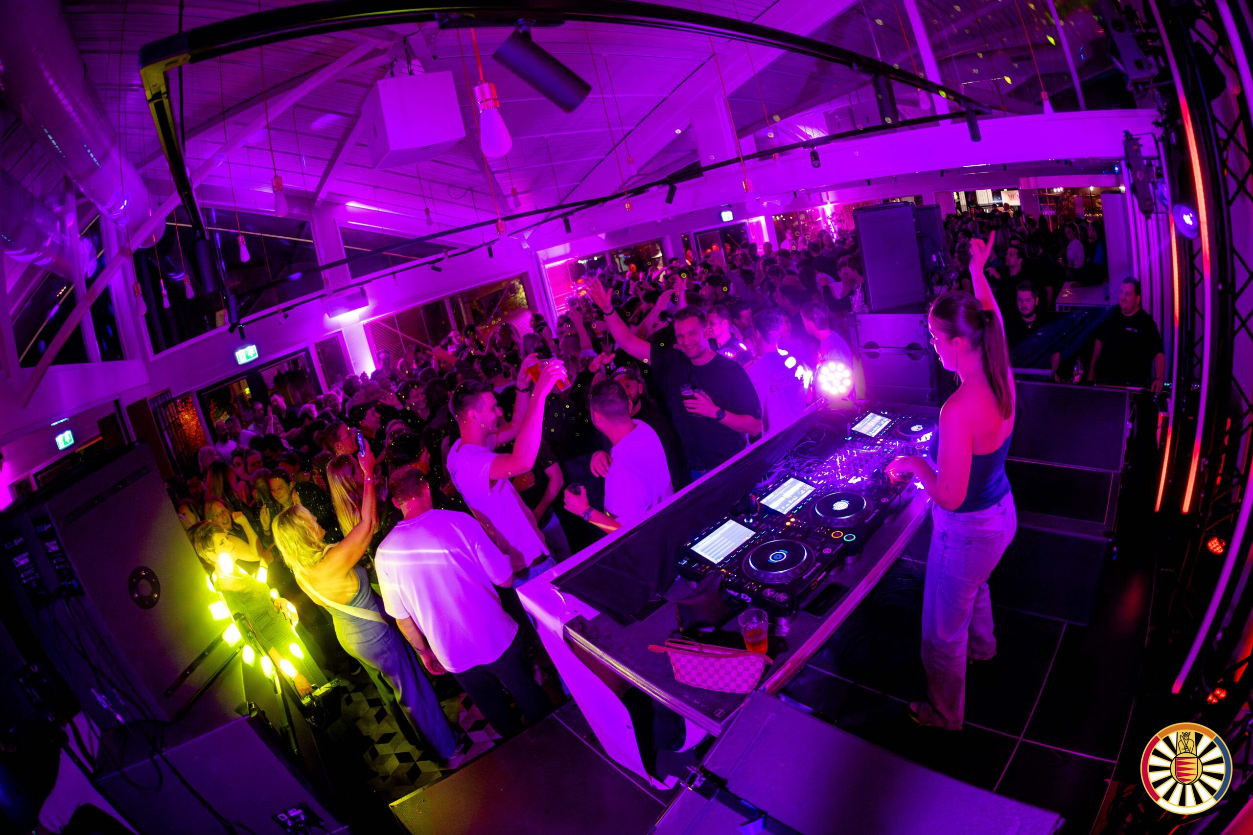 BLEND. Abel Rhoon 2025-11-08