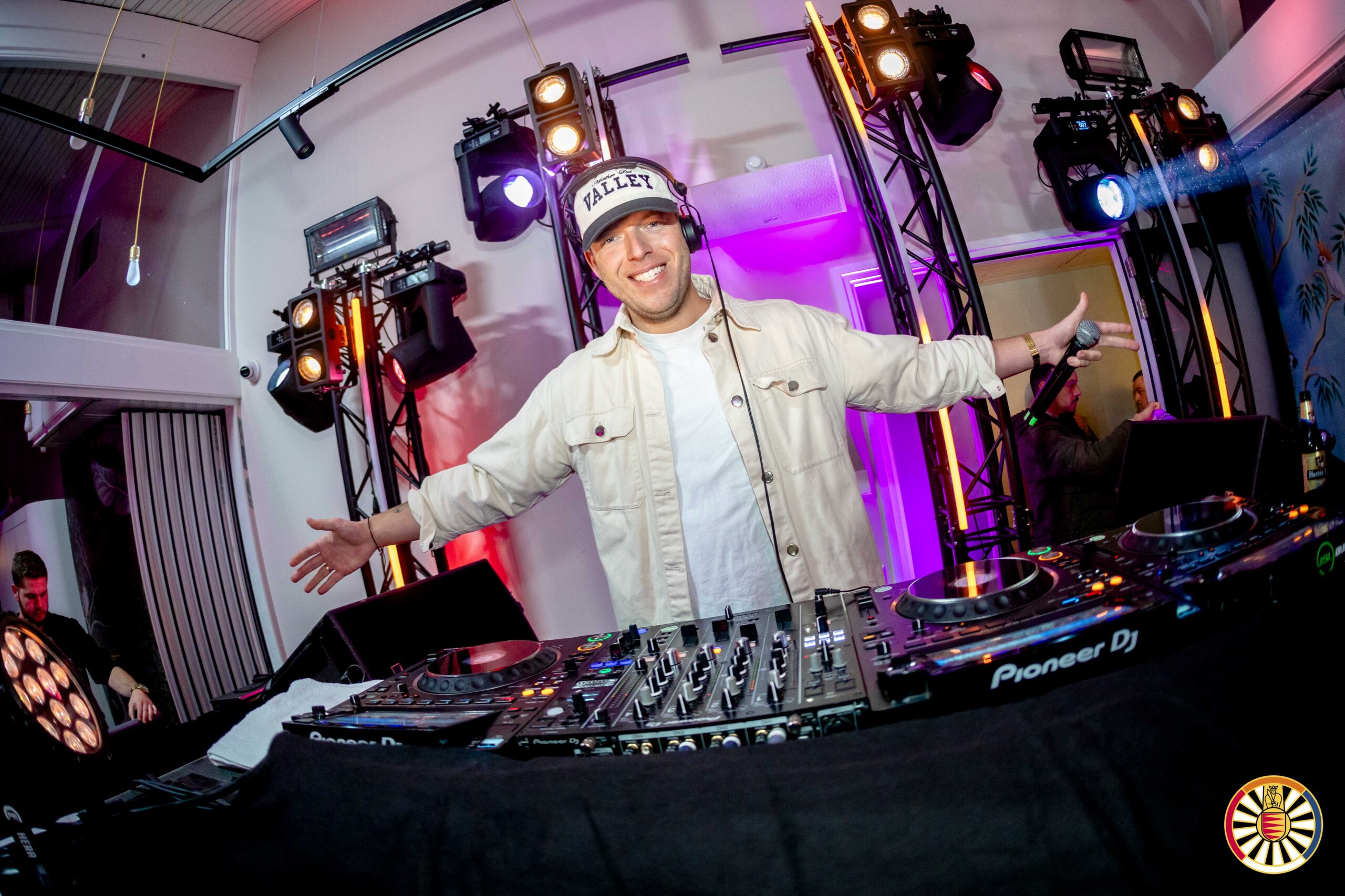 BLEND. Abel Rhoon 2025-11-08