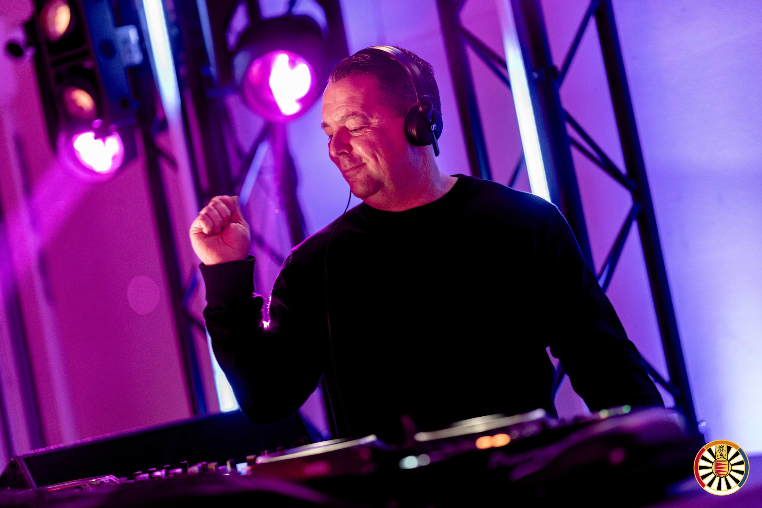 BLEND. Abel Rhoon 2025-11-08