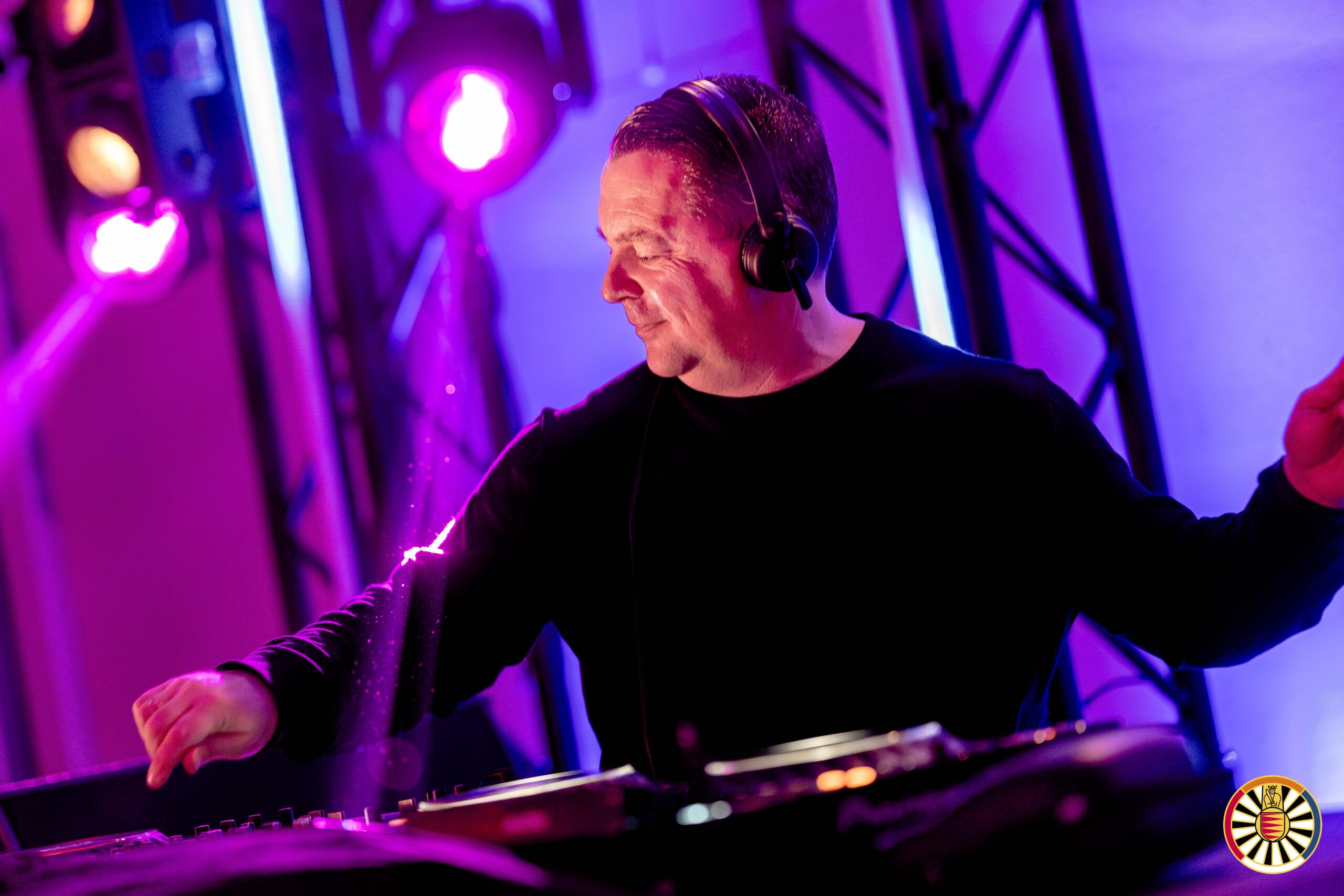 BLEND. Abel Rhoon 2025-11-08